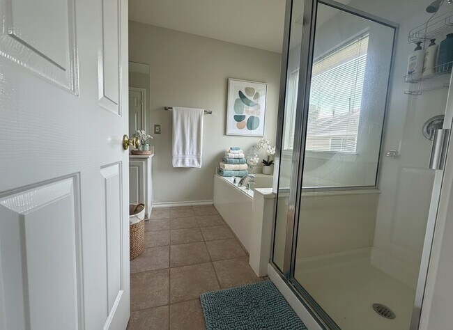 Building Photo - 16623 Newglen Ln