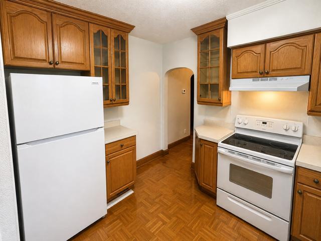Building Photo - 460 S Mazon St