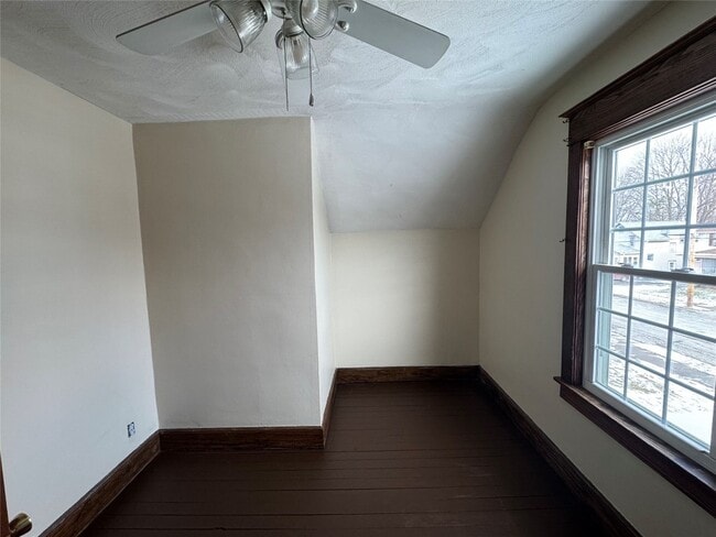 Building Photo - 66 Cook St