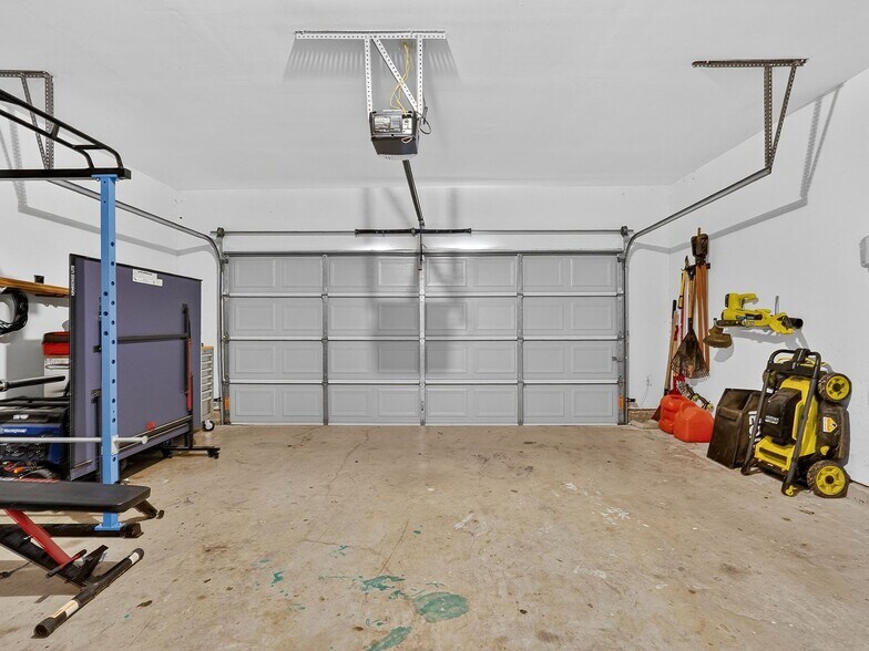 Building Photo - 480 Pebble Brook Ln