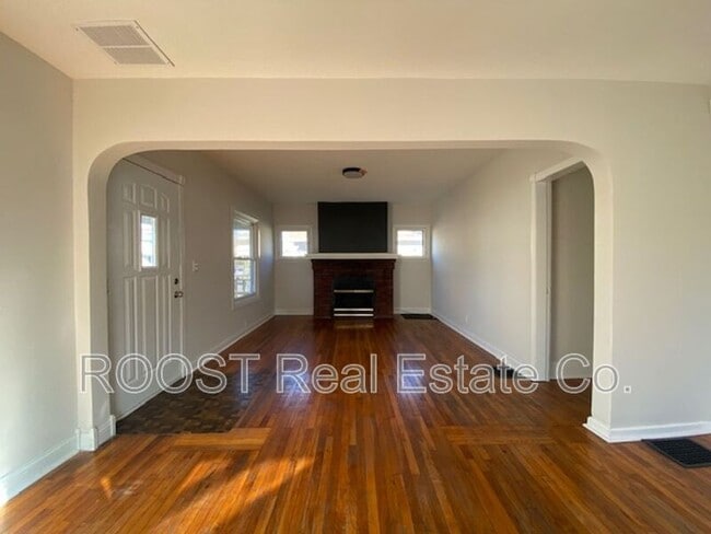 Building Photo - 372S Douglas Ave.