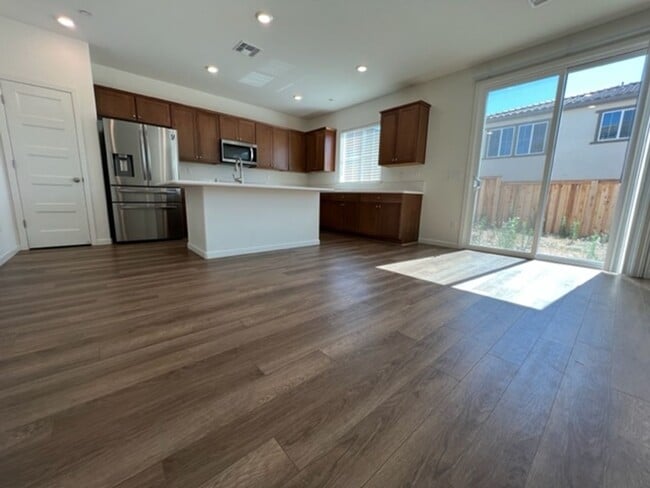 Building Photo - 616 Pipa Ln