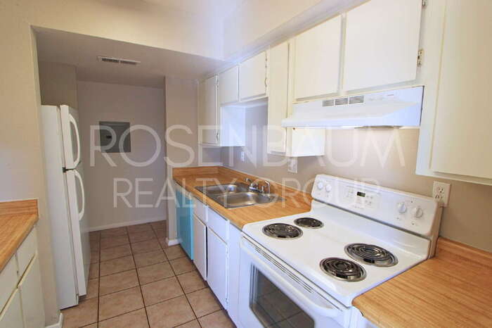 Building Photo - 410 E 9th Ave