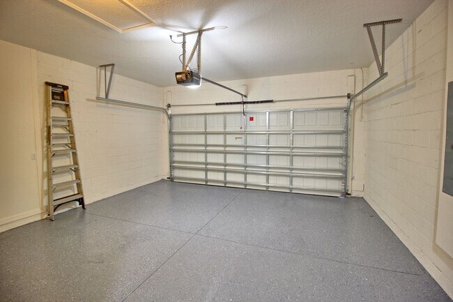 Building Photo - 5054 Marina Dr