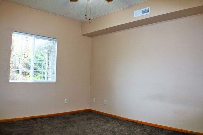 Building Photo - $1,125 | 2 Bedroom, 1 Bathroom Condo | No Pets | Sublease* | Available for a June 5th, 2026 Move In!