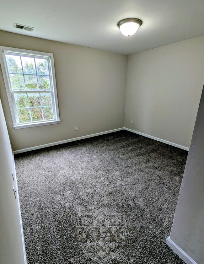 Building Photo - 612 Pippin Dr