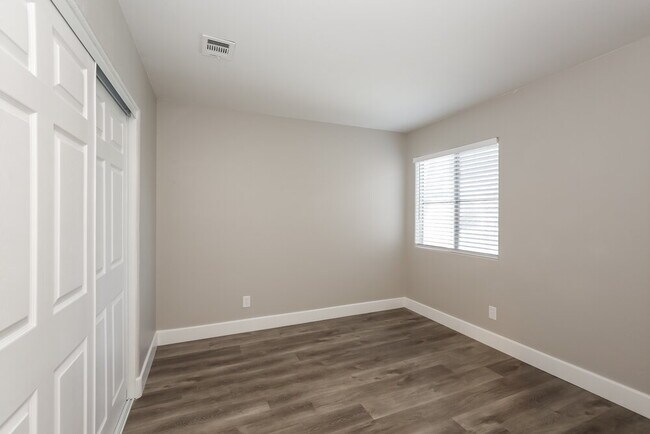 Building Photo - 4141 Oak Bay