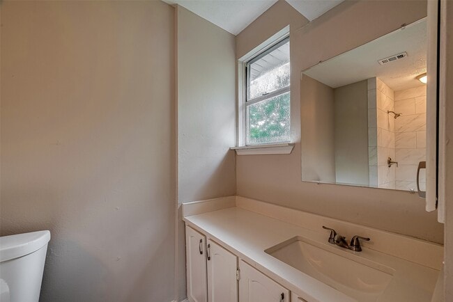 Building Photo - 505 Stoneledge Dr