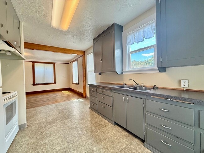 Building Photo - 2512 N 2nd St