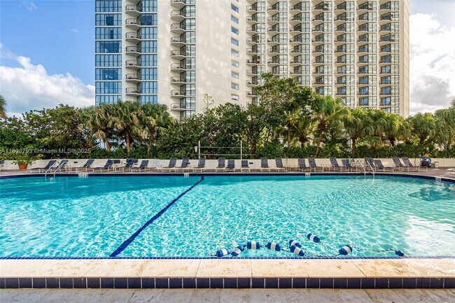 Building Photo - 1717 N Bayshore Dr