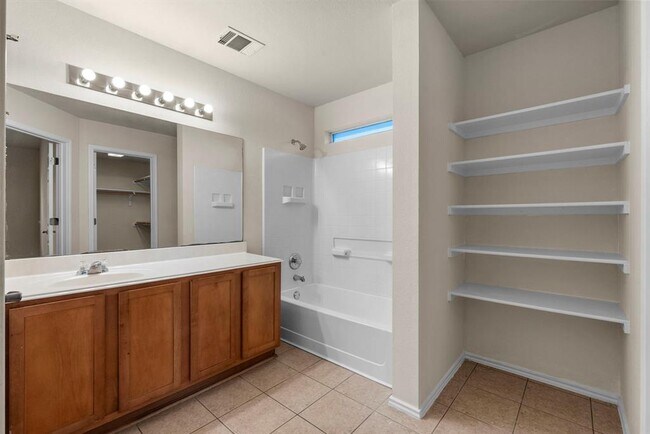 Building Photo - 9424 Castle Pines Dr