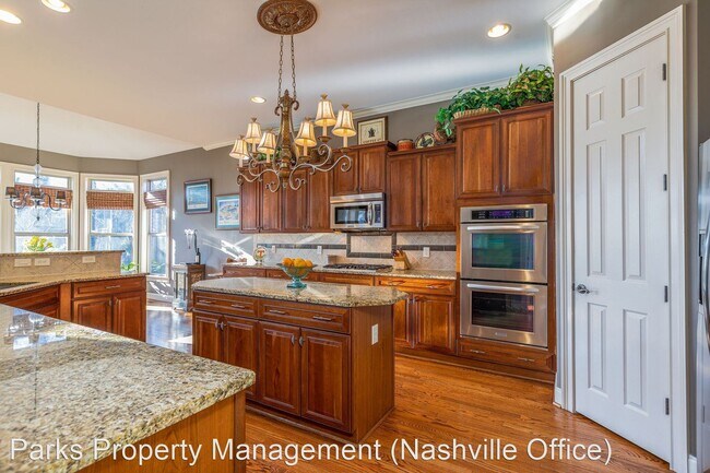 Building Photo - 5 br, 5 bath House - 103 Hurstbourne Park ...