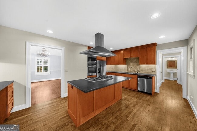 Building Photo - 1911 Fairway Cir NE