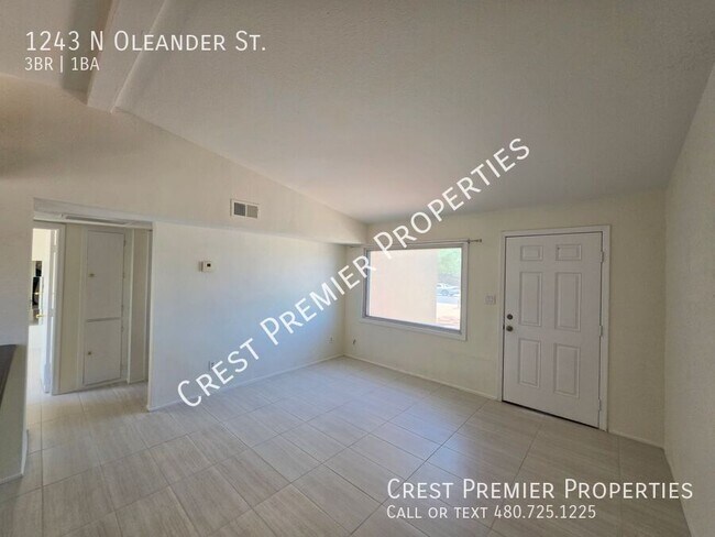 Building Photo - 1243 N Oleander St