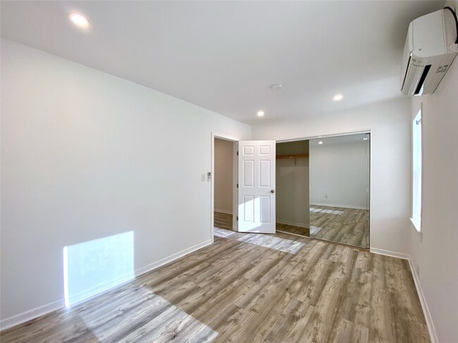 Building Photo - 2025 Brun St