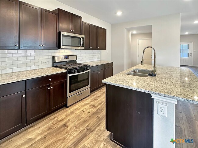 Building Photo - 408 Pebble Creek Run