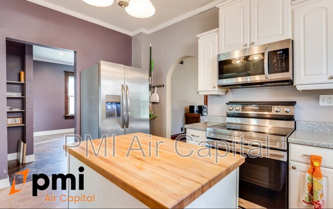 Building Photo - 520 Old Main St