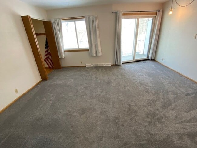 Building Photo - 10301-10303 W Fisher Parkway