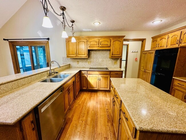 Building Photo - {13040} Spacious Cherry Creek Home + First...