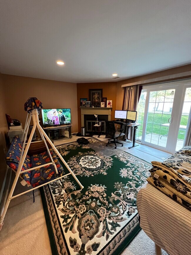 Building Photo - 3504 Carriage Ct