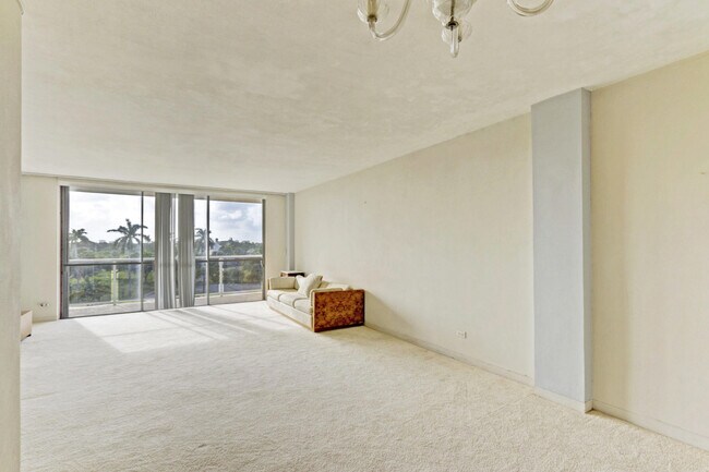 Building Photo - 2800 N Flagler Dr