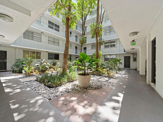 Building Photo - 750 NE 64th St