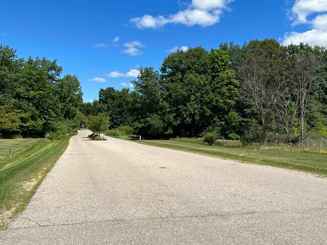 Building Photo - 1556 Shagbark St