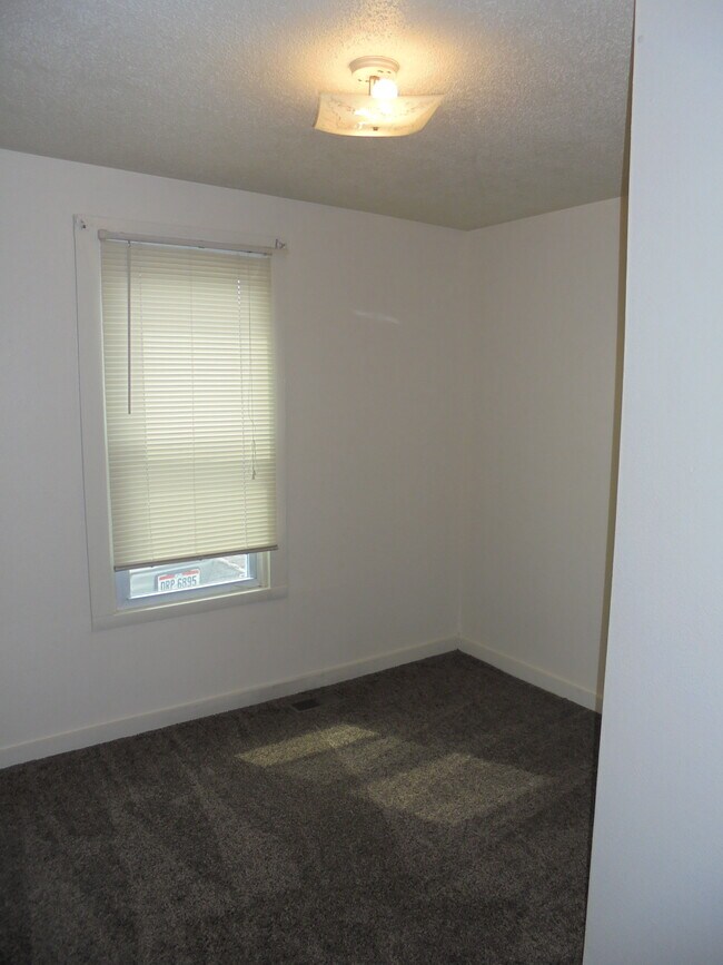 Building Photo - 605 2nd St