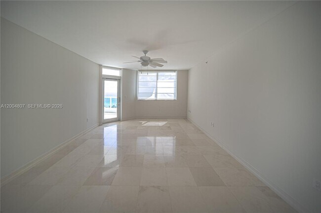 Building Photo - 20201 E Country Club Dr