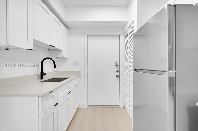 Building Photo - 1814 NW 2nd Ct