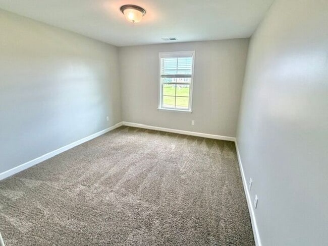 Building Photo - Now Leasing a 4-bedroom 2.5 bath home in Somerville, TN