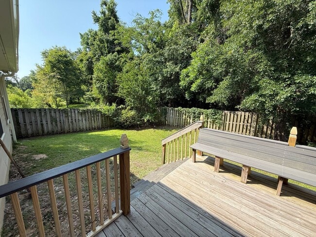 Building Photo - East Tallahassee Townhome With Garage