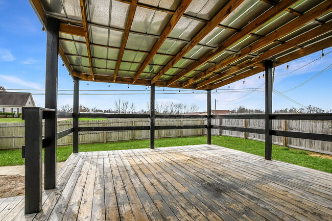 Building Photo - 697 Red Hill Rd