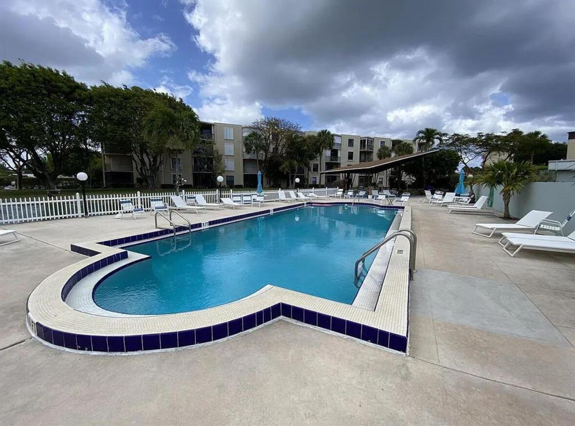 Building Photo - 200 Waterway Dr S
