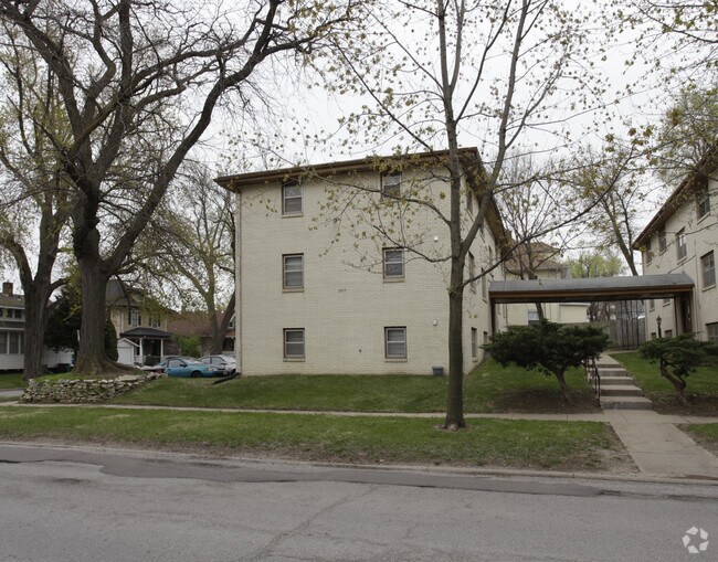 Dundee Arms Apartments 4955 Cuming St Omaha NE 68132 Apartment Finder