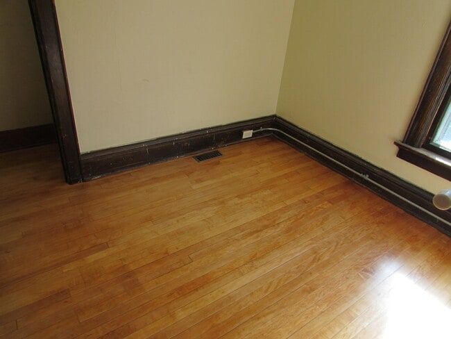 Building Photo - 1728 Van Hise Ave