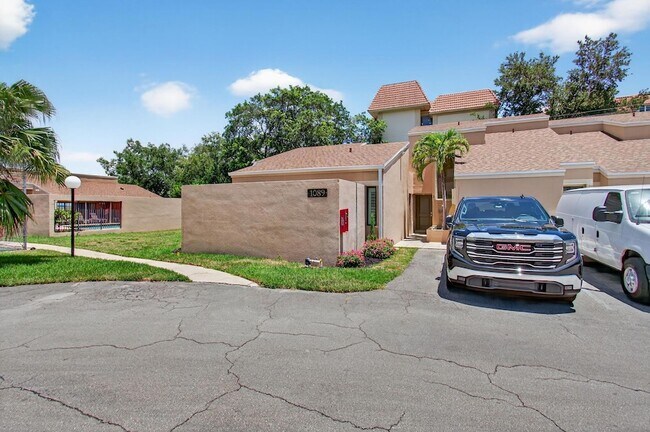 Primary Photo - 1089 NW 13th St