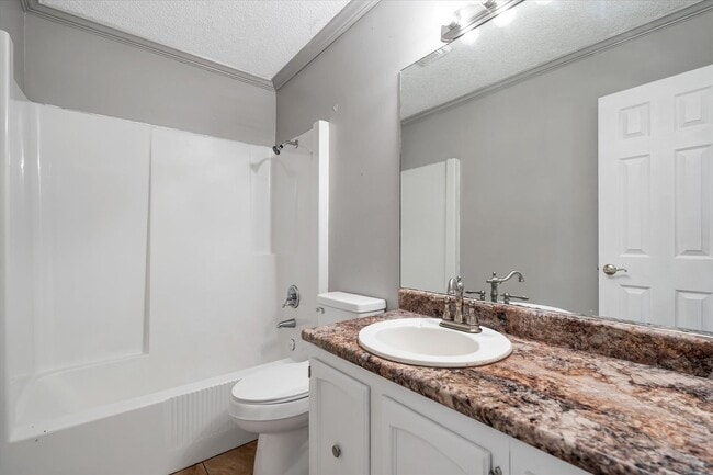 Building Photo - For Rent: Charming 3 Bed / 2 Bath Home with all the Cozy Vibes!