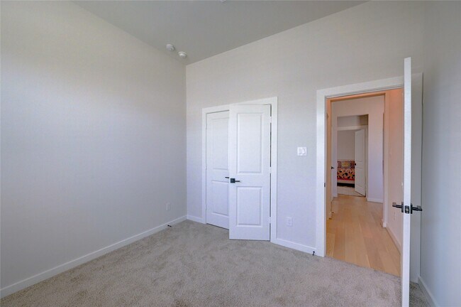Building Photo - 10631 Hidden Rock Dr
