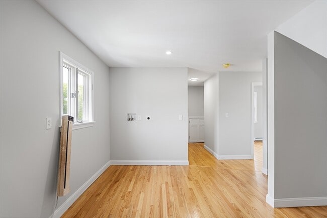 Building Photo - 21 Hartford St