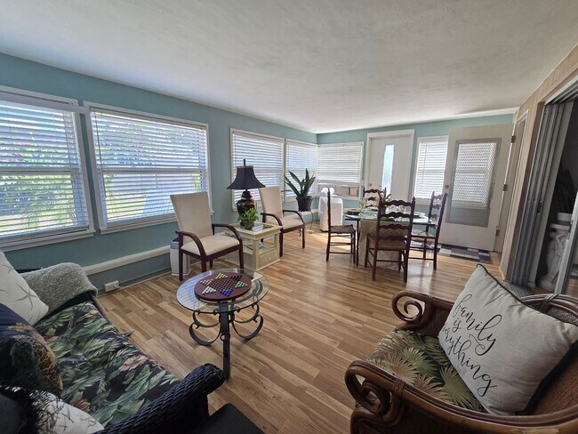Building Photo - 2441 Gulf Gate Dr