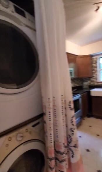 Building Photo - 257 Lake Rd