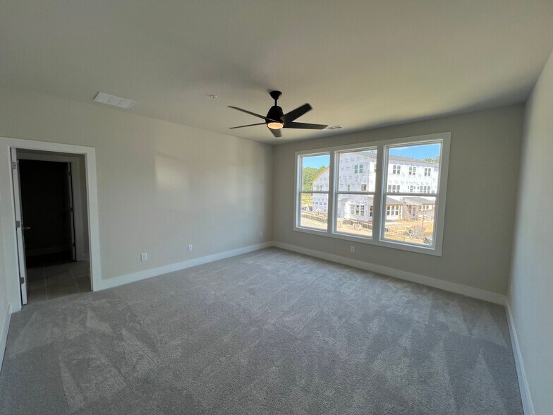 Building Photo - 1245 Willowcrest Way