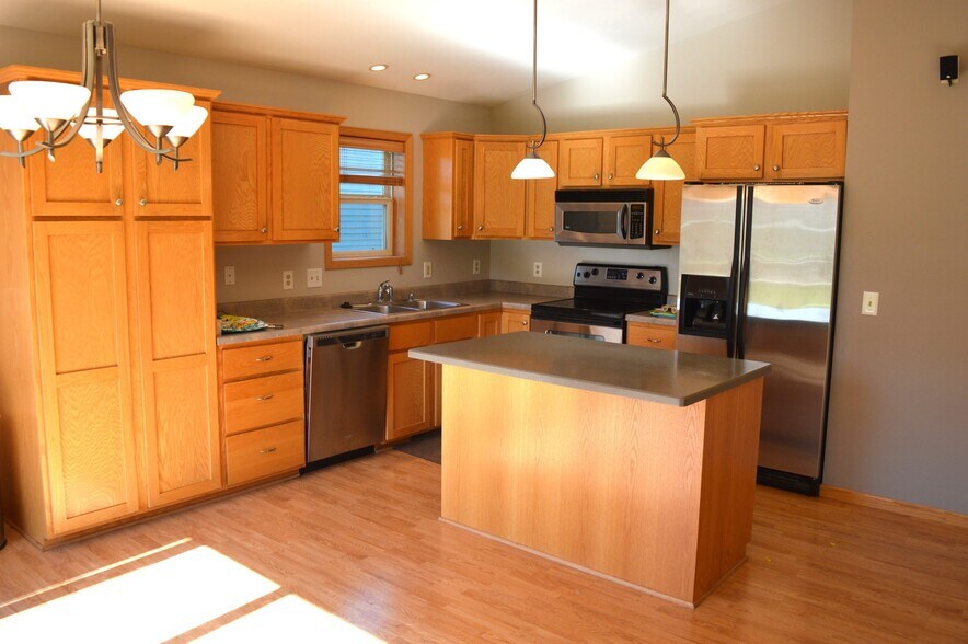 Building Photo - 715 Ariel Ln