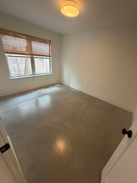 Building Photo - 400 Delmar Ave