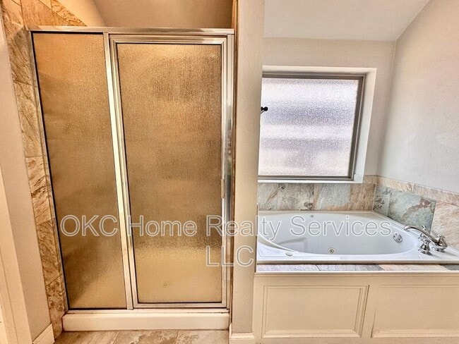 Building Photo - 2412 SE 92nd Terrace