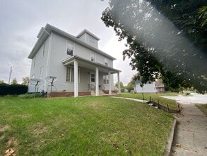 Building Photo - 320 S 17th St