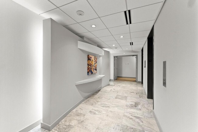 Building Photo - 3338 Peachtree Rd NE