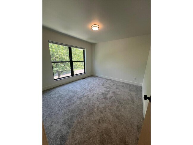 Building Photo - 131-137 W 46th St