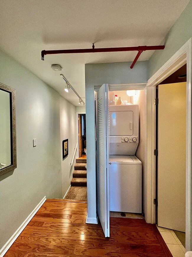 Building Photo - 1834 Ridge Ave